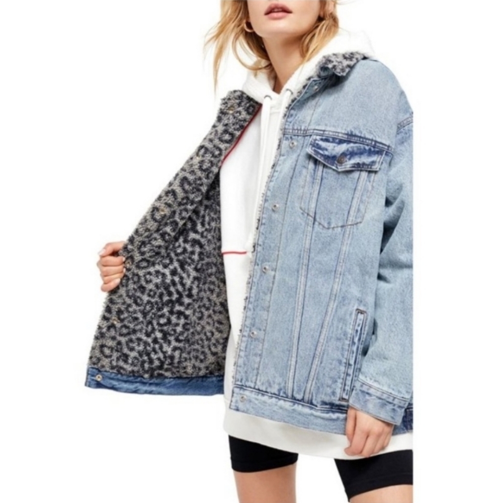 Free People Light Wash Denim Jean Jacket with Leopard Sherpa Lining